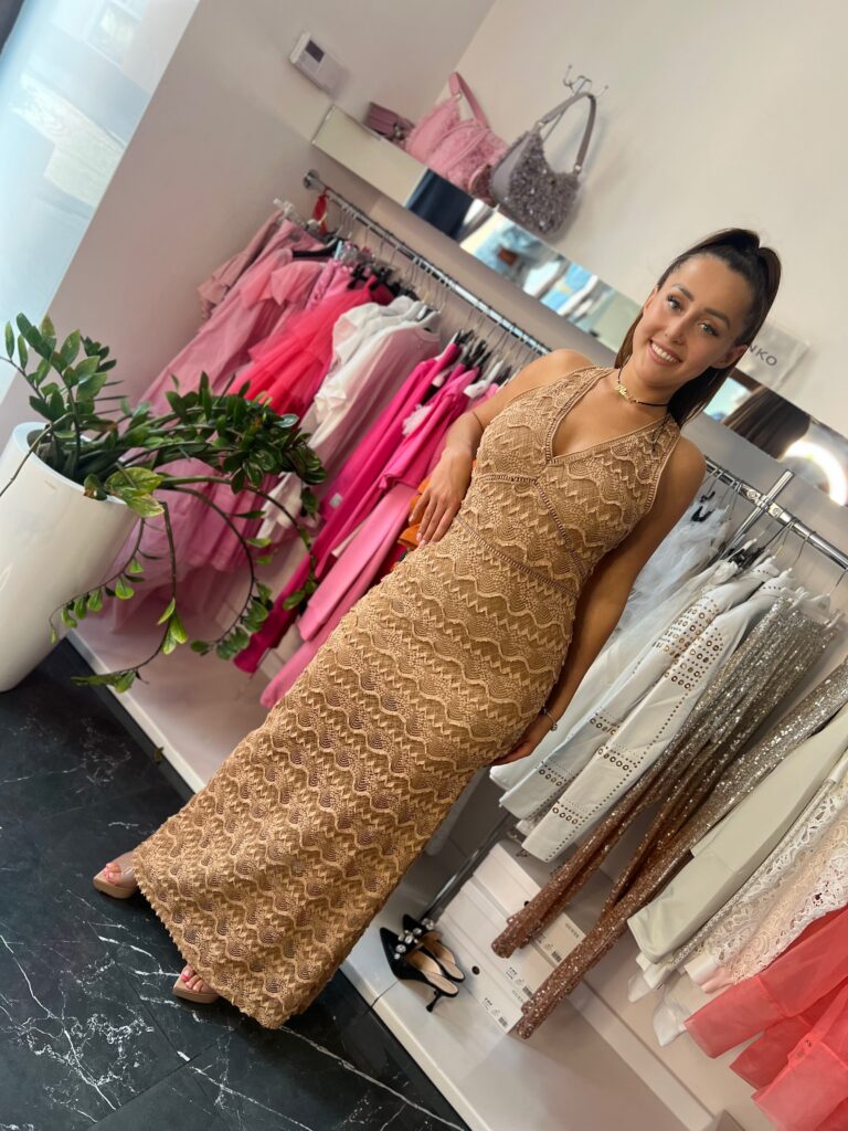 Sukienka z dekoltem na plecach Guess